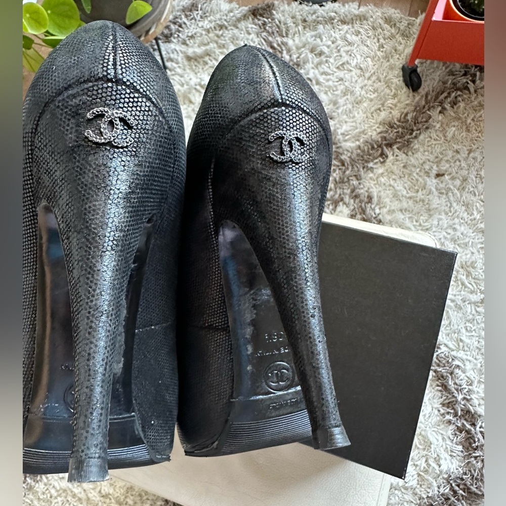 Chanel authentic heels shoes black pump